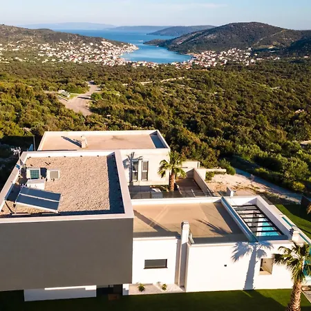 Villa Koko With Heated Pool And Sea View